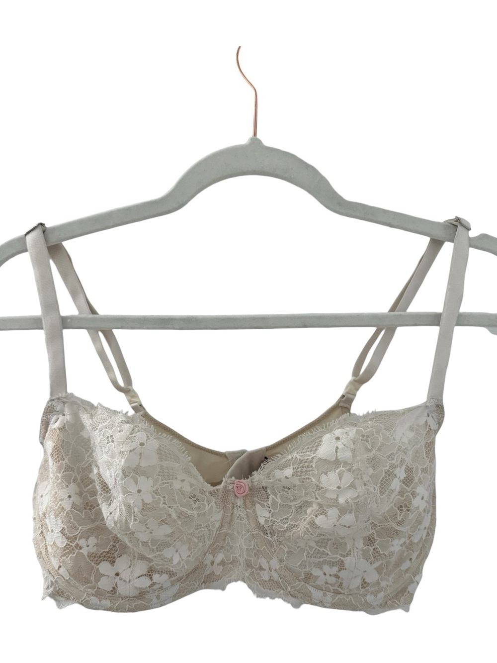 VICTORIAβS SECRET Push Up Bra Non Padding Lace Cream 36DD